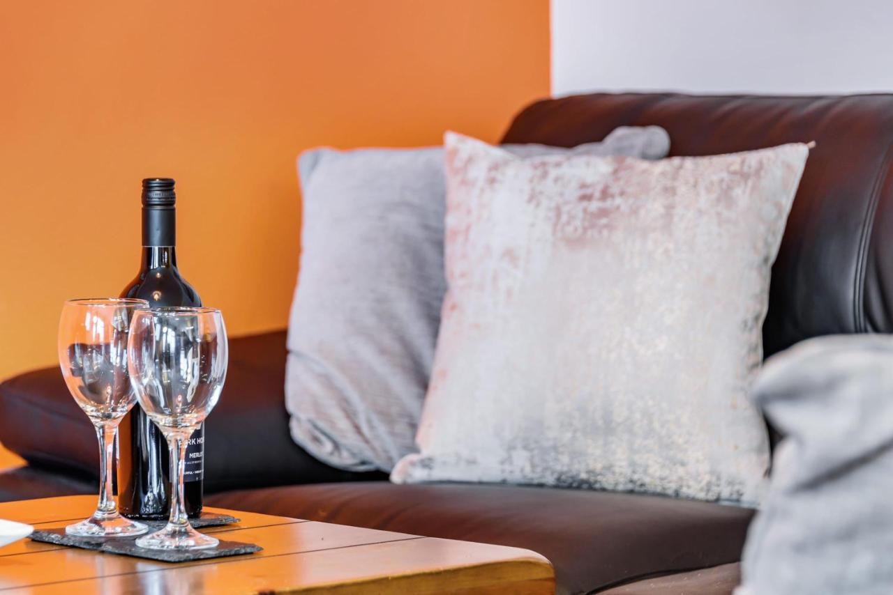 Stylish 2 Bedroom Apartment, Central Exeter, Parking On Site Dış mekan fotoğraf